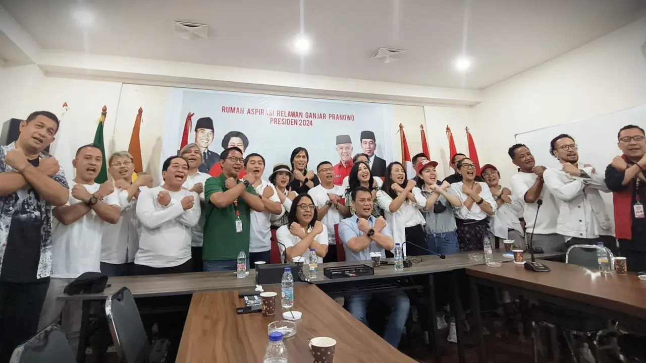 Ketua Tim Koordinasi Relawan Pemenangan Pilpres PDI Perjuangan (TKRPP-PDIP) Ahmad Basarah menerima kunjungan kelompok seniman, artis, hingga Influencer