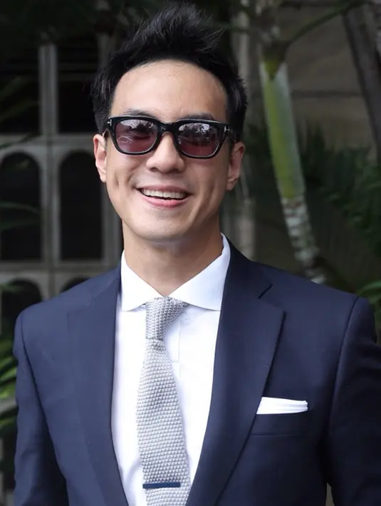 "Meski memang nggak semua itu dari gue, tapi emang Harvey bilang kalau ngajak gue buat ngenalin Sandra adalah orang yang pas. Tiga tahun, gue bangga ngenalin dia dan bersyukur mereka akhirnya menikah," kata Daniel.(Galih W. Satria/Bintang.com)