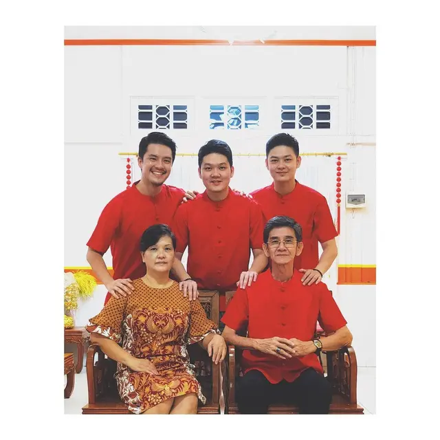 Morgan Oey dan keluarga. (Foto: Instagram @morganoey)