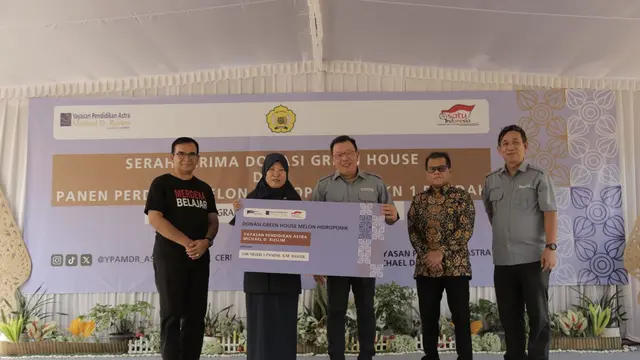 Panen Perdana Melon Hidroponik SMKN 1 Pandak, Bantul untuk Hadapi Tantangan Dunia Pertanian.