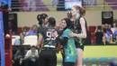 <p>Selebrasi para pemain Jakarta Electric PLN, Eris Septia Wulandari (tengah) dkk setelah mencetak angka saat menghadapi Jakarta Pertamina Enduro pada laga putaran kedua final four PLN Mobile Proliga 2024 di GOR Jatidiri Semarang, Sabtu (13/7/2024). Jakarta Electric PLN menang 3-0 (25-14, 29-27, 25-21). (Dok. PBVSI)</p>