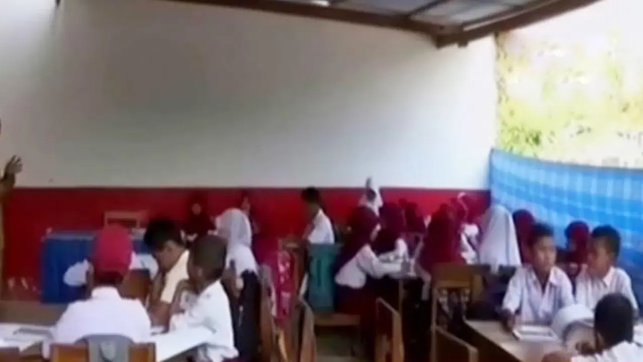 Belasan Tahun Kota Banjar Berdiri, Siswa SMK Belajar di Lantai
