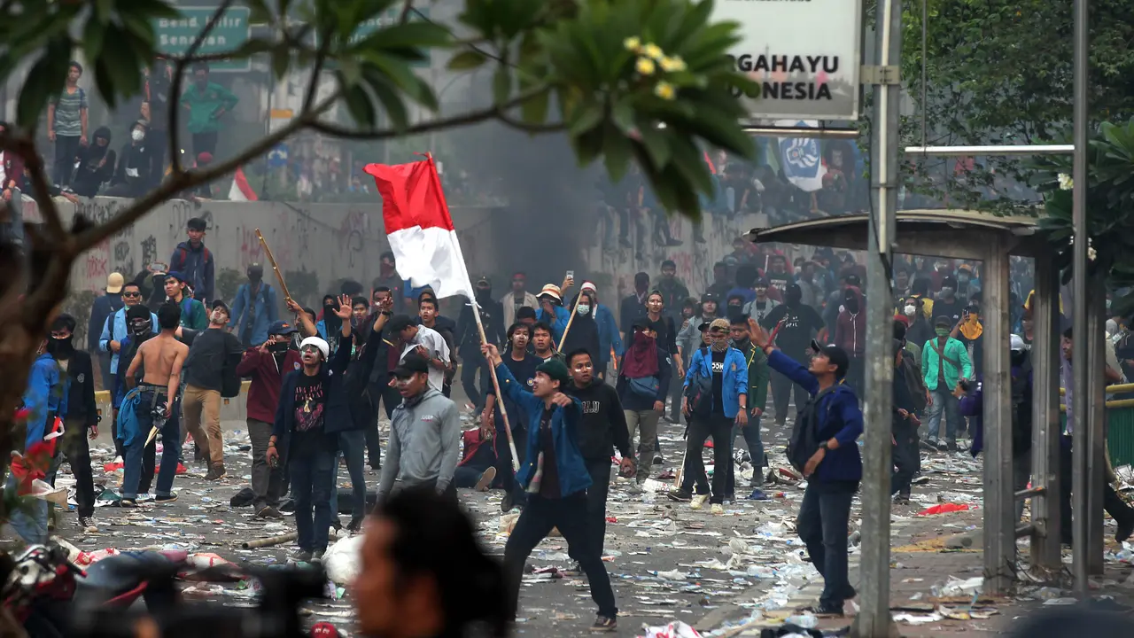 Aksi mahasiswa di depan Gedung DPR/MPR/DPD Senayan, Jakarta