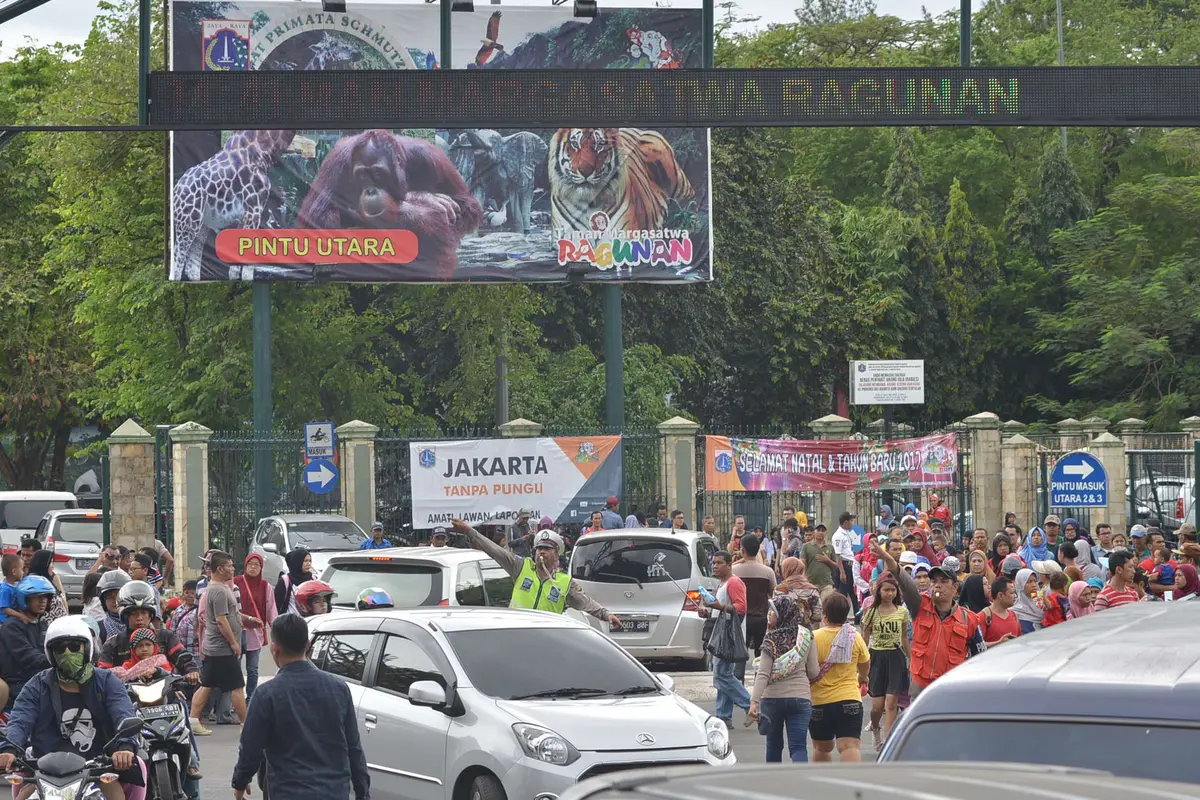 20161225- Kemacetan Mengular Menuju Ragunan-Jakarta- Helmi Afandi