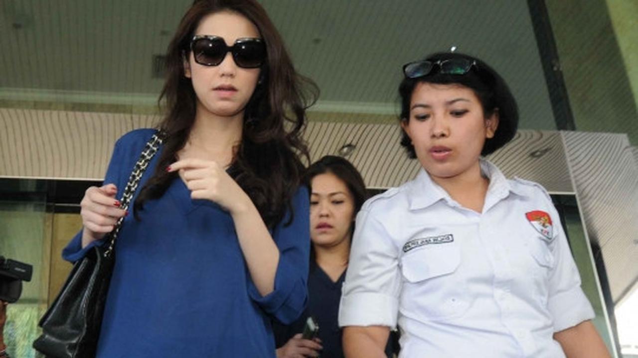 Velove Vexia jenguk OC Kaligis di rutan KPK