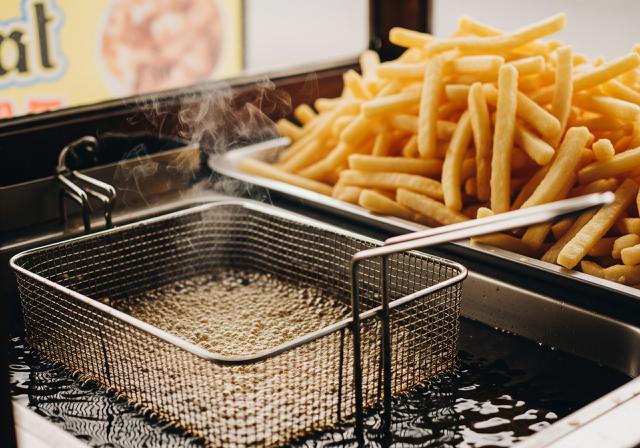 7. Goreng Hingga Cokelat Keemasan untuk Kerenyahan Maksimal