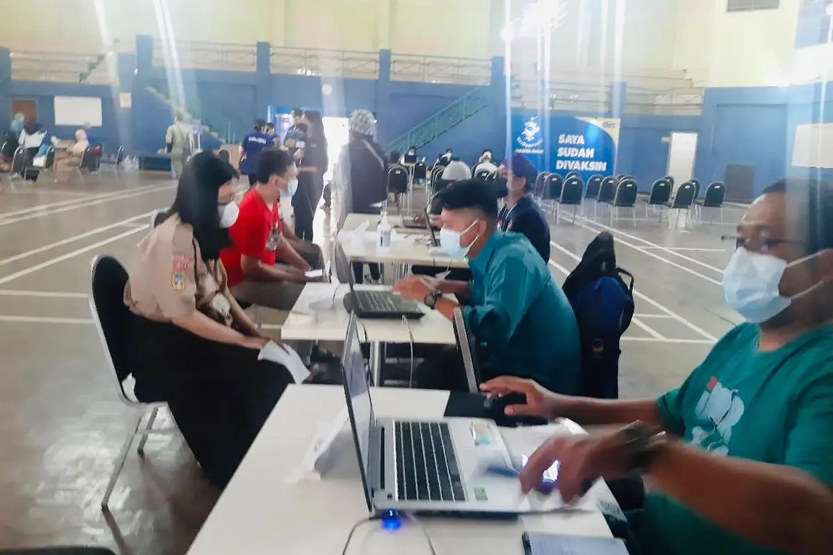 NasDem gelar vaksinasi Covid-19 terhadap pelajar di Jakarta