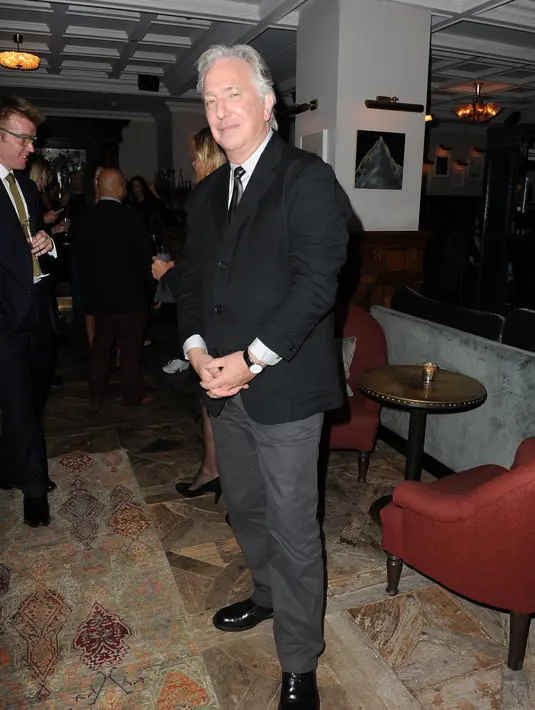 Dalam surat wasiat yang dibuat Rickman tiga bulan sebelum kematiannya. Harta yang didapatkan selama di Inggris di mewariskan pada sang istri, Rima Horton. (AFP/Bintang.com)