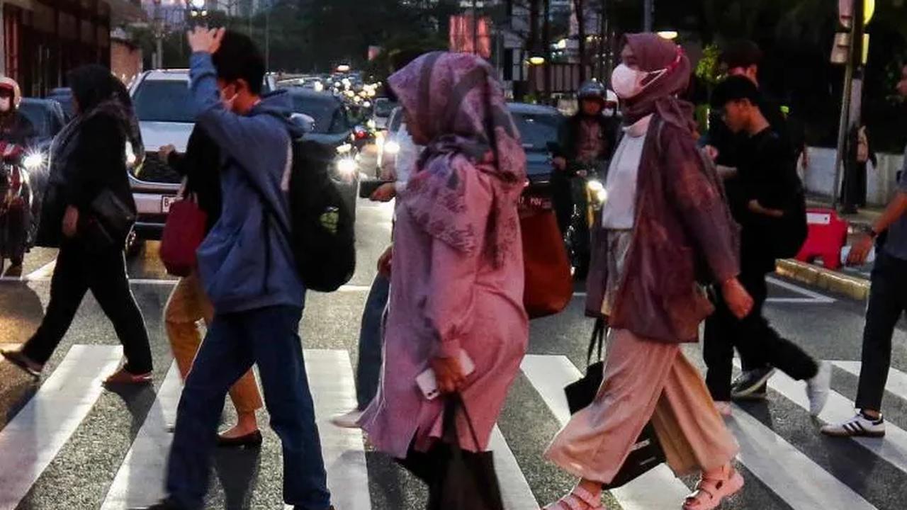 FOTO: Provinsi DKI Jakarta Resmi Sahkan Upah Minimum 2024 Naik Rp165.583