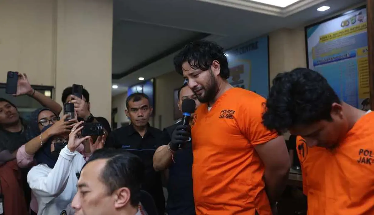 "Saya minta maaf kepada keluarga saya. Saya mau minta maaf ke masyarakat semuanya yang sudah kecewa terhadap saya," sambung Ammar. [KapanLagi.com/Bayu Herdianto]