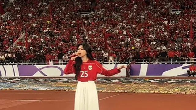 Pesona Magis Isyana Sarasvati Gebrak Stadion GBK Usai Pertandingan Timnas Indonesia vs Bahrain, Tampil Red Gothic dengan Modestwear
