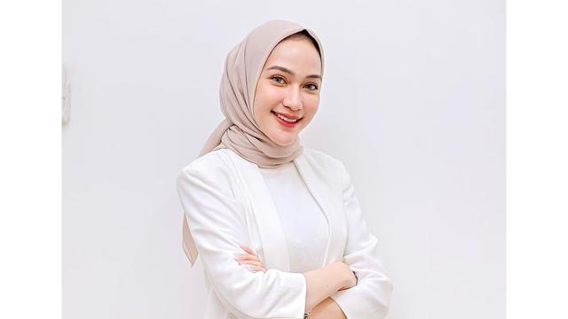 Muna Soraya Putri atau Naya, istri Dahnil Anzar yang berprofesi sebagai dokter. (Sumber: Instagram @dok.nay)