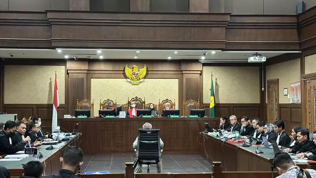 Saksi ahli bahasa Frans Asisi Datang