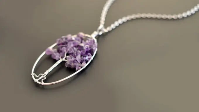 10 Aksesoris Bebatuan Bikin Kece Penampilanmu di Kencan Pertama