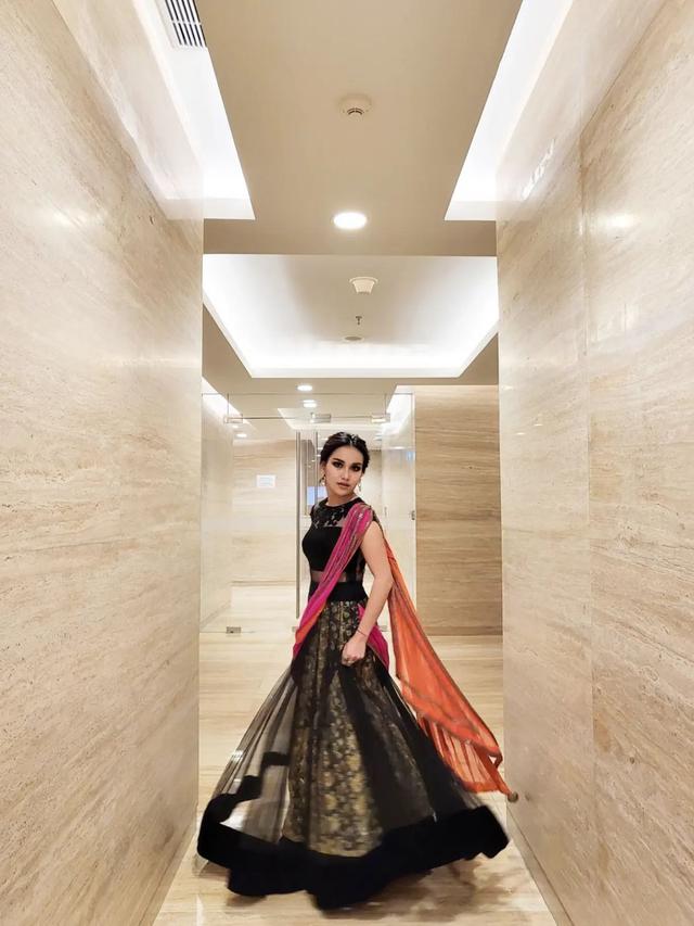 Tampil Beda, Ini 6 Potret Ayu Ting Ting Pakai Busana Ala India