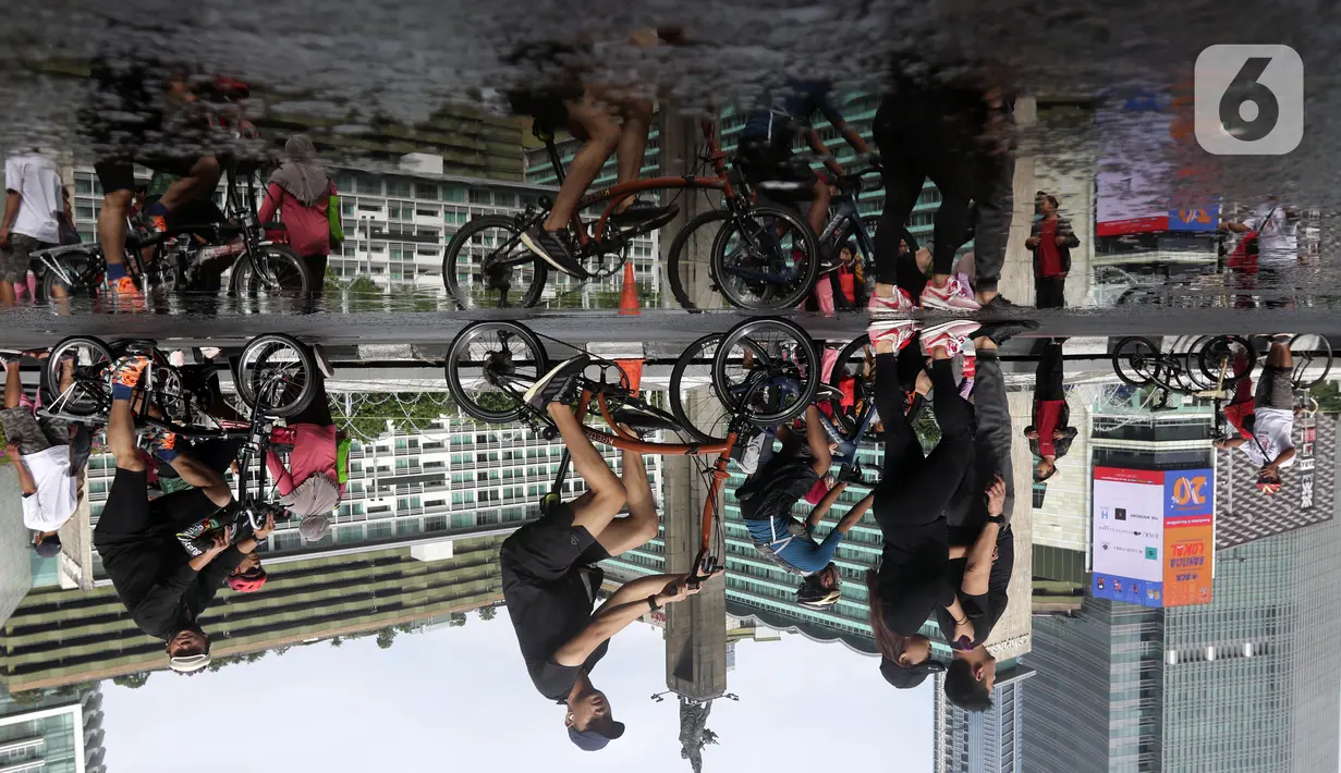 Warga bersepeda saat penyelenggaraan Hari Bebas Kendaraan Bermotor di Kawasan Bundaran Hotel Indonesia, Jakarta, Minggu (29/5/2022). Hari Bebas Kendaraan Bermotor yang kembali diselenggarakan pada setiap hari Minggu dimanfaatkan warga untuk berolahraga. (Liputan6.com/Helmi Fithriansyah)