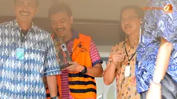 Andi Mallarangeng Dapat Hadiah Buku dari Adiknya