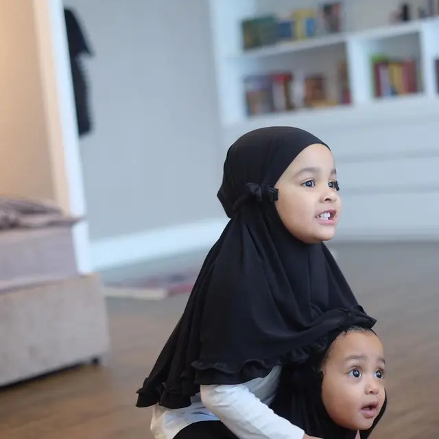 Masih Kecil, Ini 5 Anak Artis yang Menggemaskan Menggunakan Hijab