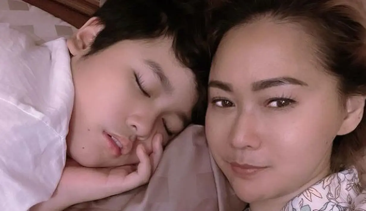 Inul Daratista bersama anaknya (Instagram/inul.d)