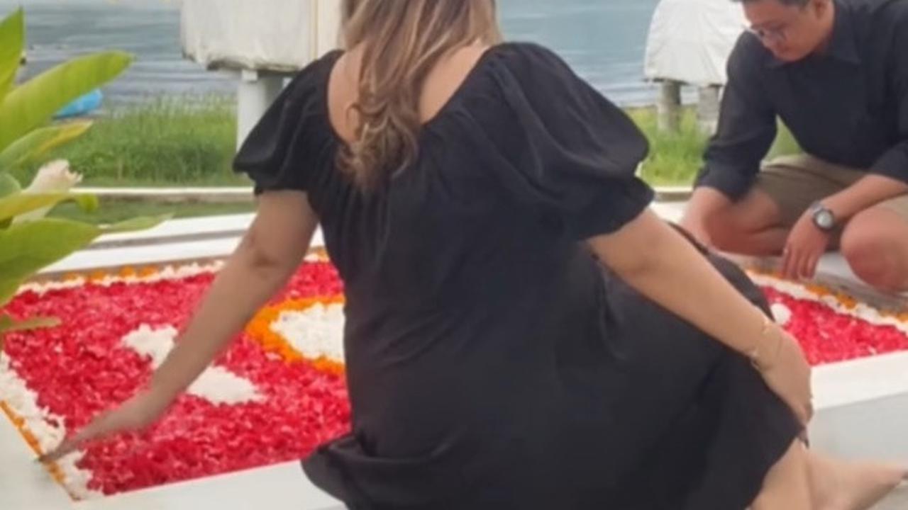 Niat Bikin Konten Estetik dengan Pasangan, Perempuan Ini Malah Tercebur Kolam