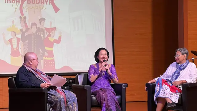 Talkshow diisi Jaya Suprana, Sundari Soekotjo dan Tjuk Nyak Deviana Daudsjah