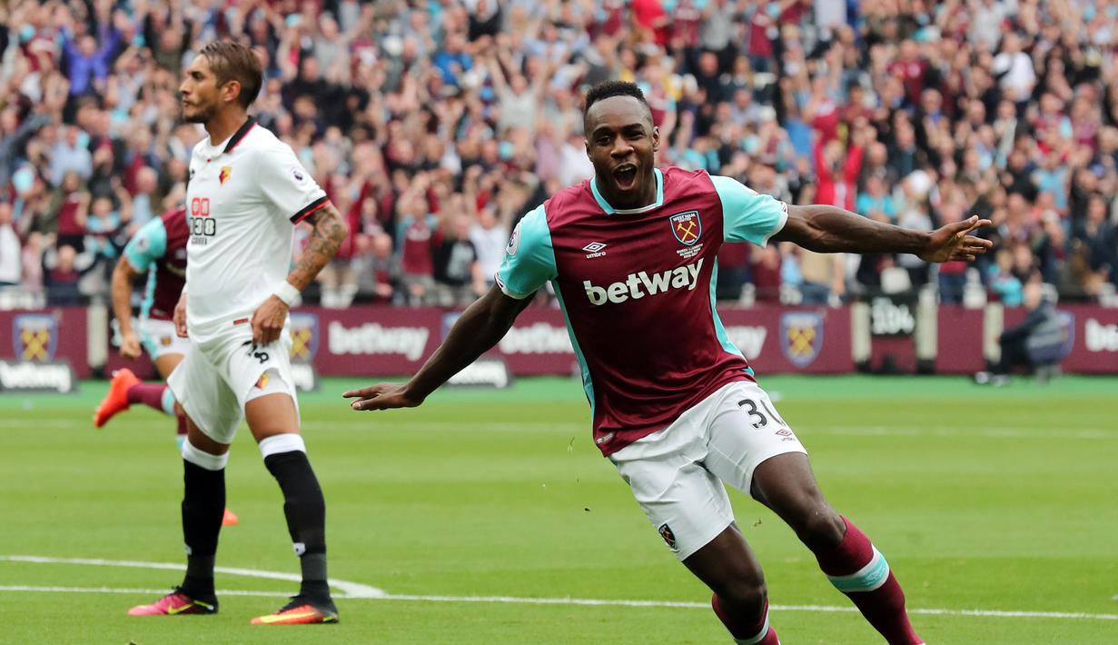 Pemain West Ham United, Michail Antonio mengoleksi 4 gol untuk timnya serta menempel ketat Ibrahimovic dan Diego Costa sebagai pemuncak klasemen pencetak gol terbanyak Premier League. (Reuters/Eddie Keogh)