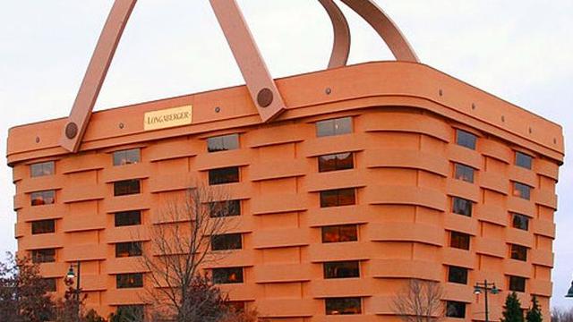 gedung dengan bentuk tak biasa