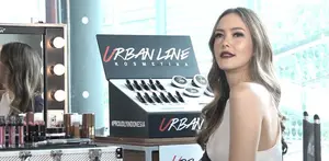 Kolaborasi antara Cathy SharonXUrbanlips.