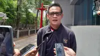 Doni Setiabudi mendaftar jadi calon Ketua, wakil, dan Exco PSSI. (Bola.com/Muhammad Adiyaksa)