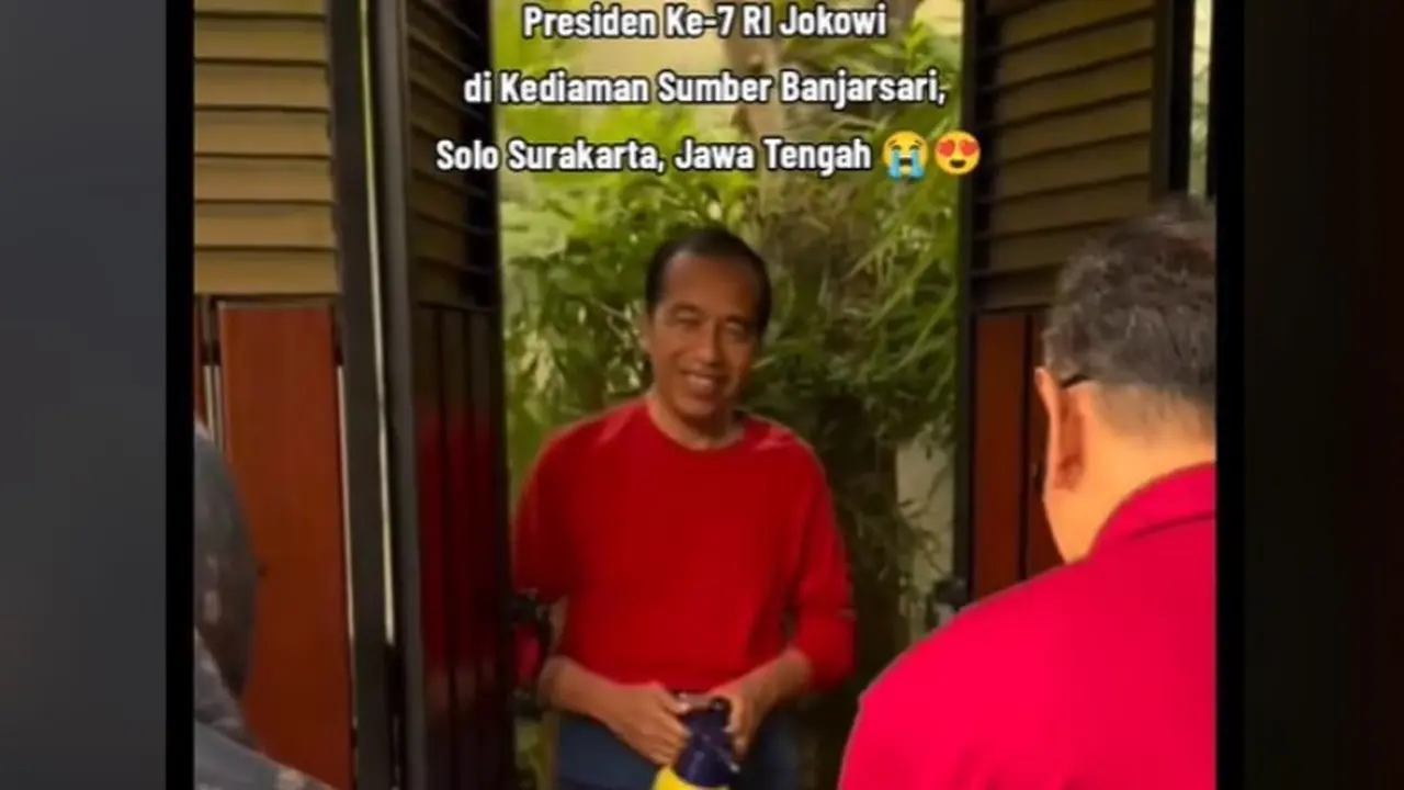 Pakai Kaus dan Sarung, Jokowi Sambut Tamu di Rumahnya di Solo yang Jadi Temoat Wisata Dadakan