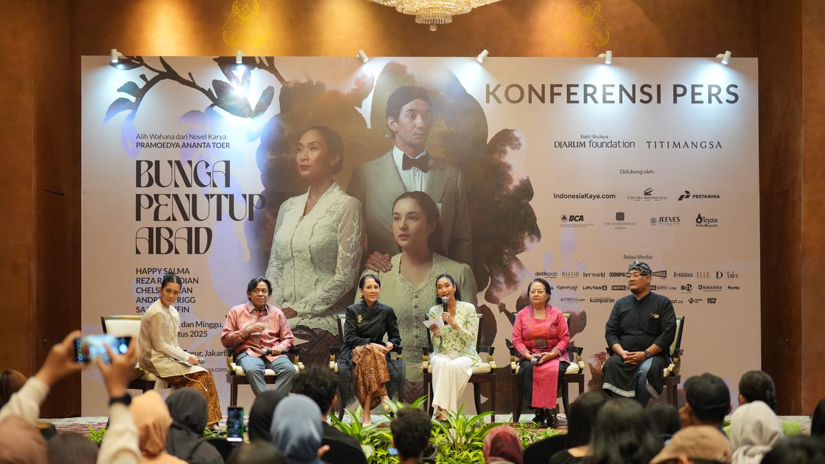 Bunga Penutup Abad: Rayakan Seabad Pramoedya Ananta Toer