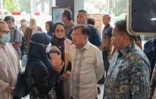 Ruang Sidang Langsung Riuh Tepuk Tangan Saat JK Beri Pembelaan Untuk Terdakwa Korupsi Karen Agustiawan