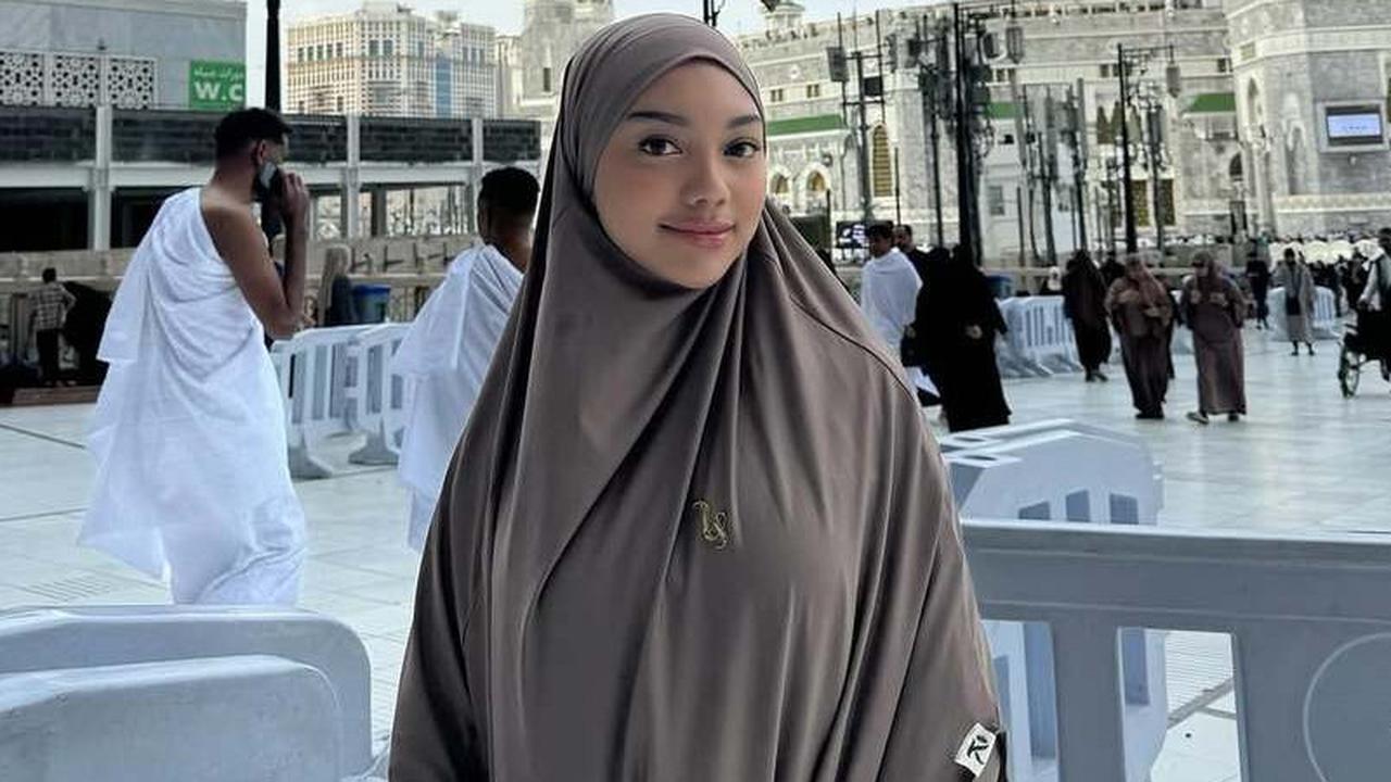 Cantiknya Naura Ayu Berhijab Selama Umrah, Penampilannya Bikin Hati Adem Meski Tetap Ada yang Nyinyir Soal Outfit