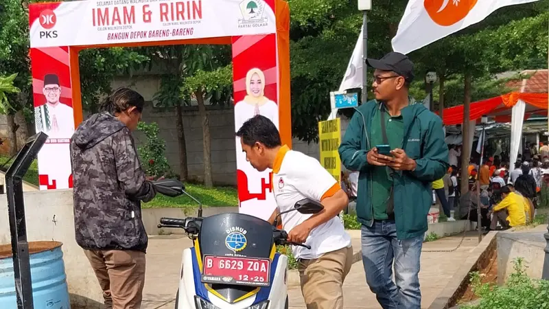 Motor Dinas Perhubungan Kota Depok tampak terlihat digunakan saat soft launching pasangan Imam-Ririn untuk Pilkada Depok 2024, di Situ Rawa Kalong, Cimanggis, Depok (Istimewa)