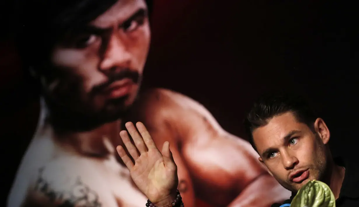 Petinju AS, Chris Algieri, memberikan pernyataan saat jumpa pers jelang laga melawan Manny Pacquiao di Shanghai, Tiongkok, (26/8/2014). (REUTERS/Carlos Barria)