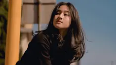 Dengan suaranya yang dinilai unik, Keisya Levronka telah menetapkan langkah demi langkah di dunia musik Tanah Air. (FOTO: instagram.com/keisyalevronka/)
