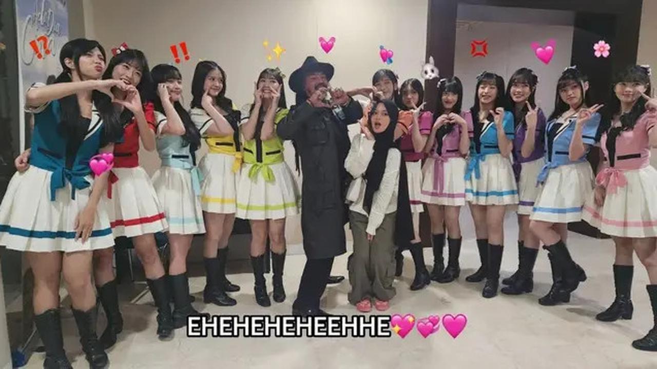 7 Potret Limbad dan Anak Kompak Nonton Konser JKT48, Girang Jadi Wota