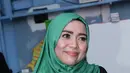 "Iya pengusaha, sama seperti saya. Bukan dari penyanyi dangdut," tutur Muzdalifah di kawasan Tendean, Jakarta Selatan, Senin (25/1/2016). (Andy Masela/Bintang.com)