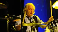 Drummer band Mott the Hoople, Dale Griffin yang menjadi idola David Bowie dan pernah bekerjasama dengannya. (teamrock.com)