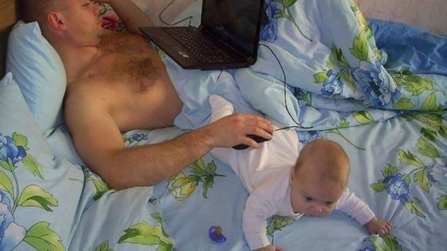 10 Kelakuan Bapak-Bapak saat Diminta Jaga Anak Ini Bikin Geleng Kepala