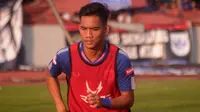 Gelandang PSIS, Tegar Infantrie, dipanggil menjalani pemusatan Timnas Indonesia U-22. (Bola.com/Vincentius Atmaja)