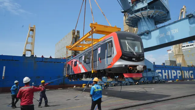 PT Kereta Commuter Indonesia (KCI) atau KAI Commuter kembali kembali mendatangkan rangkaian atau gerbong kereta (trainset) baru ke-6 dan ke-7 dari China. (Foto: KAI)