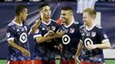 Pemain MLS All-Star merayakan gol yang dicetak oleh Dom Dwyer ke gawang  Real Madrid pada laga persahabatan di Soldier Field, Chicago, Kamis (3/8/2017). Real Madrid menang 4-2 atas MLS All-Star melalui adu penalti. (AP/Nam Y. Huh)