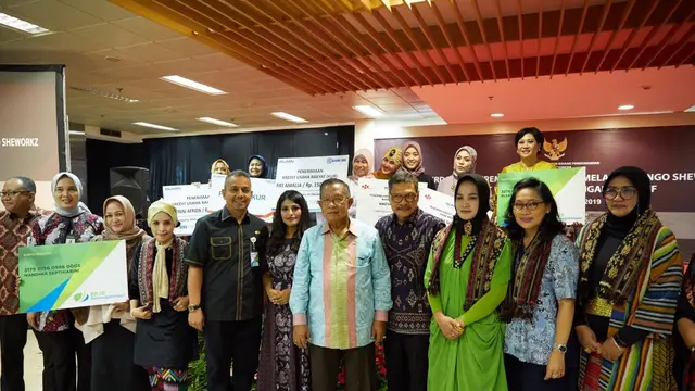 Pemberdayaan perempuan lewat fashion