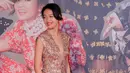 Aktris Hong Kong Rachel Leung berpose di karpet merah Hong Kong Film Awards di Hong Kong, (15/4). Hong Kong Film Awards digelar untuk yang ke 37 kalinya. (AP Photo/Vincent Yu)
