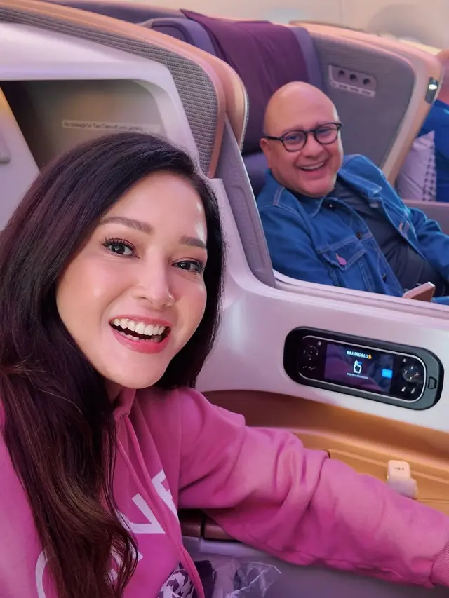 Gaya Maia Estianty Saat di Bangku Pesawat First Class/ Instagram @maiaestiantyreal