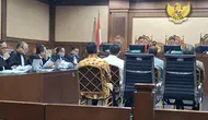 Bendahara Umum (Bendum) Partai NasDem Ahmad Sahroni ikut menjalani sidang dengan terdakwa mantan Menteri Pertanian (Mentan) Syahrul Yasin Limpo (SYL).