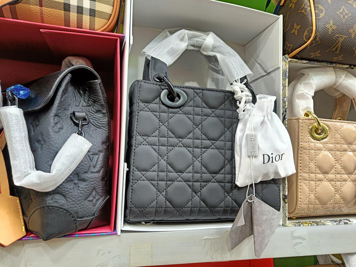 Tas branded KW asal China