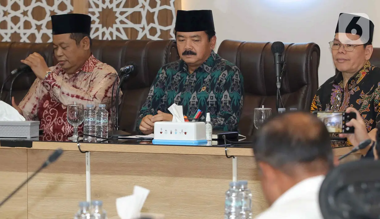 Kunjungan Menko Polhukam dalam rangka bersilaturahmi sekaligus menjaga kondusifitas di tengah pelaksanaan Pemilihan Umum (Pemilu) 2024. (Liputan6.com/Herman Zakharia)