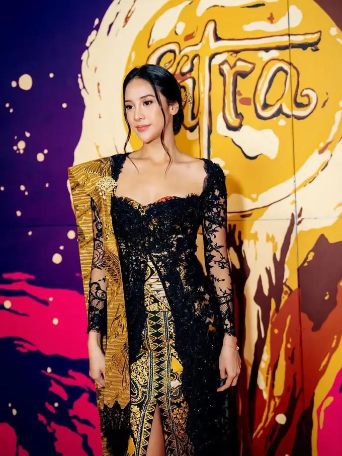 8 Inspirasi Outfit Anya Geraldine Bernuansa Hitam